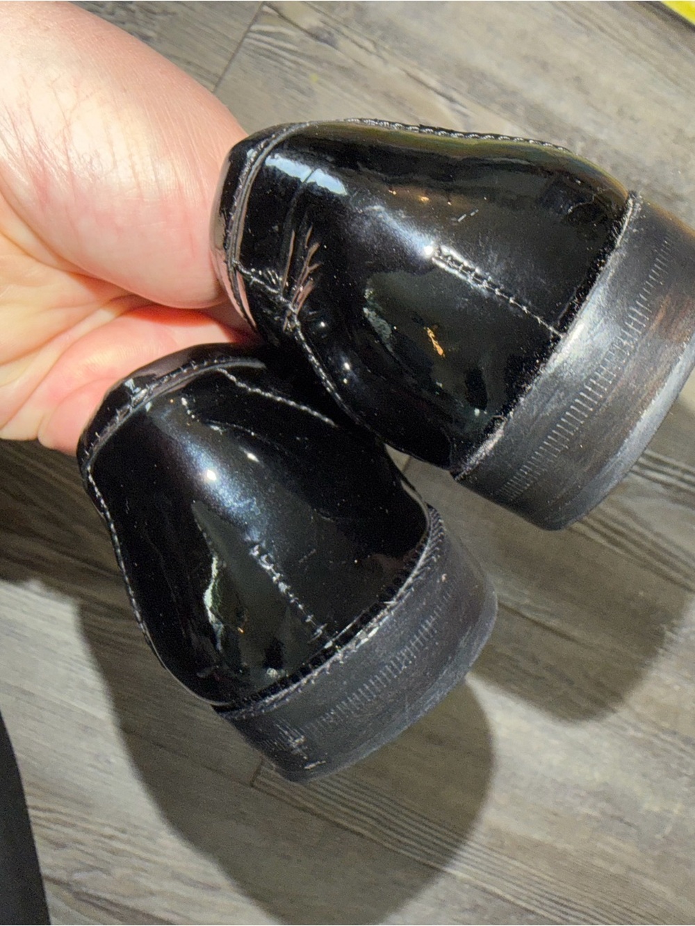 Gucci Black Patent Leather Loafers with Gold Horsebit - Picture 6 of 10